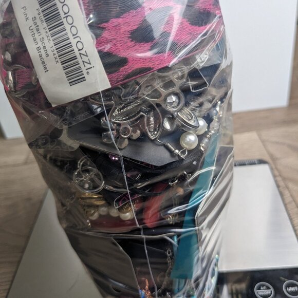 1031 Wearable/Sellable Jewelry Lot 4-5lbs Mixed Lot Free Shipping - Picture 4 of 6